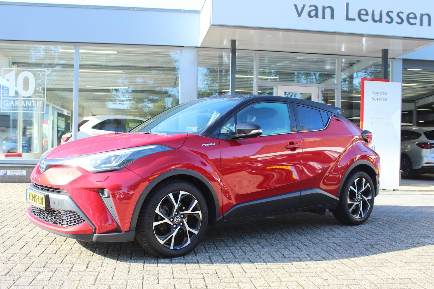 Toyota C-HR - 1.8 HYBRID BI-TONE STUUR/STOEL&WISSERVERW. DODEHOEK DETECTIE ALL-SEASON PARELMOER/BI-TONE- - AutoWereld.nl