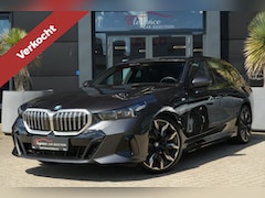 BMW 5-serie Touring - 530e M Sport High Executive 300pk HarmanKardon/Stoelventilatie/360Camera