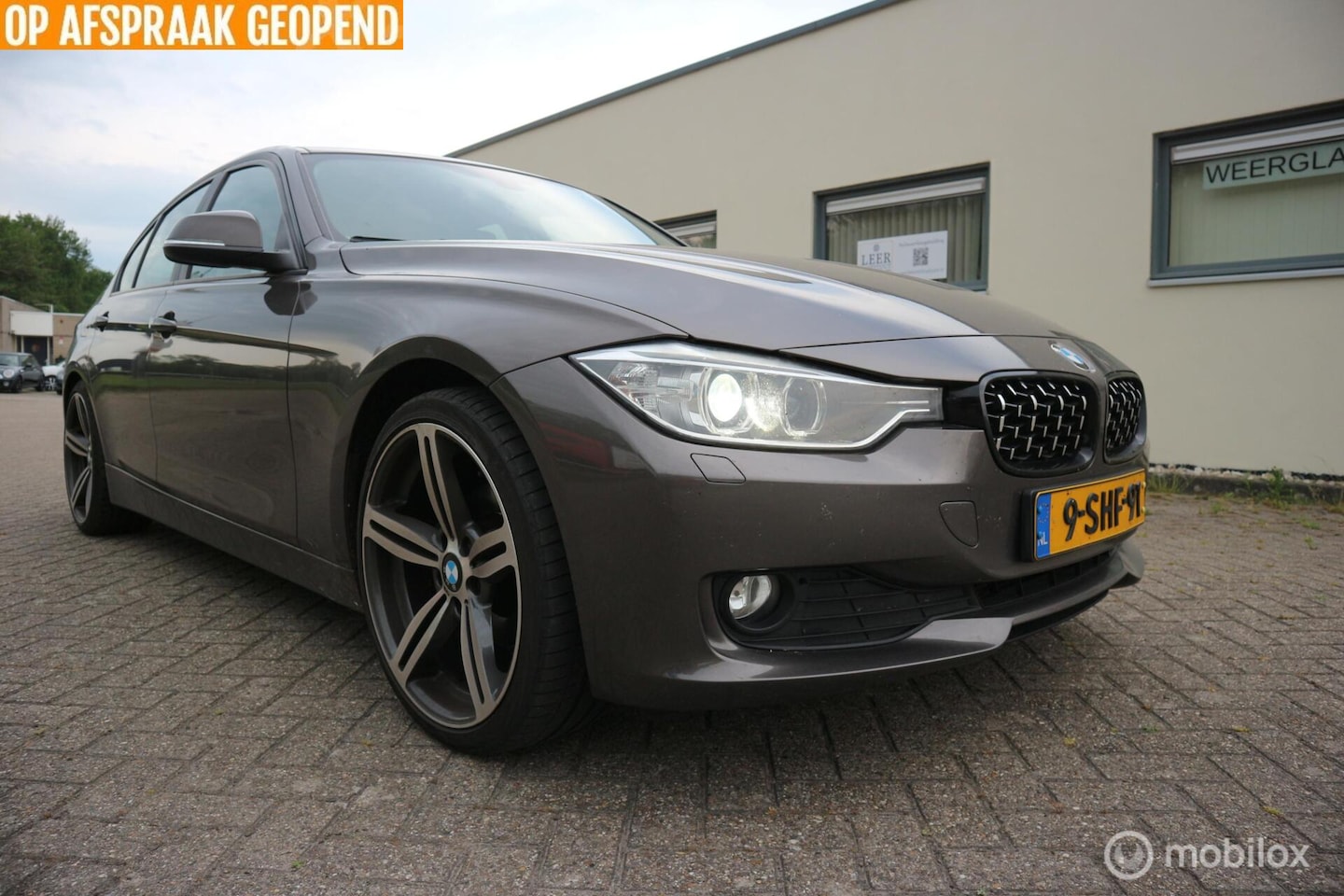 BMW 3-serie - 320d High Executive AUTOMAAT/XENON/NAVIGATIE/NAP - AutoWereld.nl
