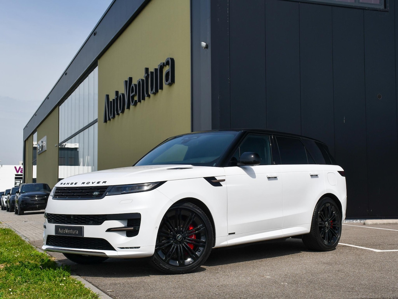 Land Rover Range Rover Sport - 3.0 P550e Autobiography PHEV Trekhaak l Schuif- /kantel Pano l Stoelventilatie l Massage l - AutoWereld.nl