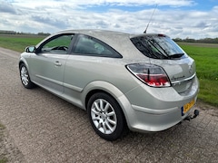 Opel Astra GTC - Coupé
