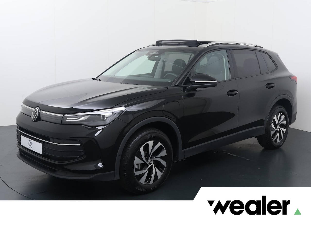Volkswagen Tiguan - 1.5 eHybrid Life Edition | 204 PK | SoH 99% | Trekhaak wegklapbaar | Panoramadak | Adaptiv - AutoWereld.nl