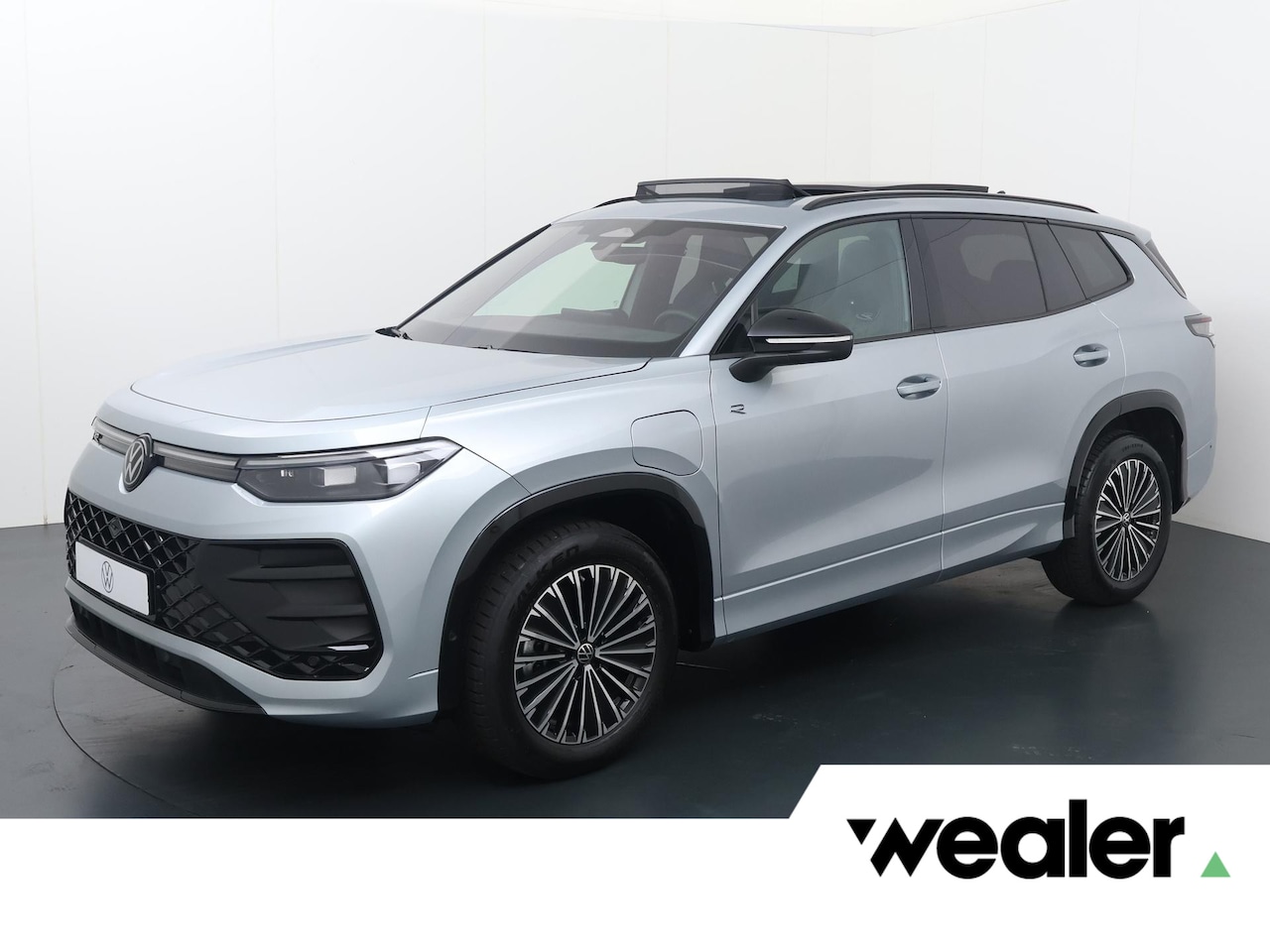 Volkswagen Tayron - 1.5 eHybrid R-Line Edition | 204 PK | SoH 100% | Panoramadak | Area View 360 graden | Matr - AutoWereld.nl