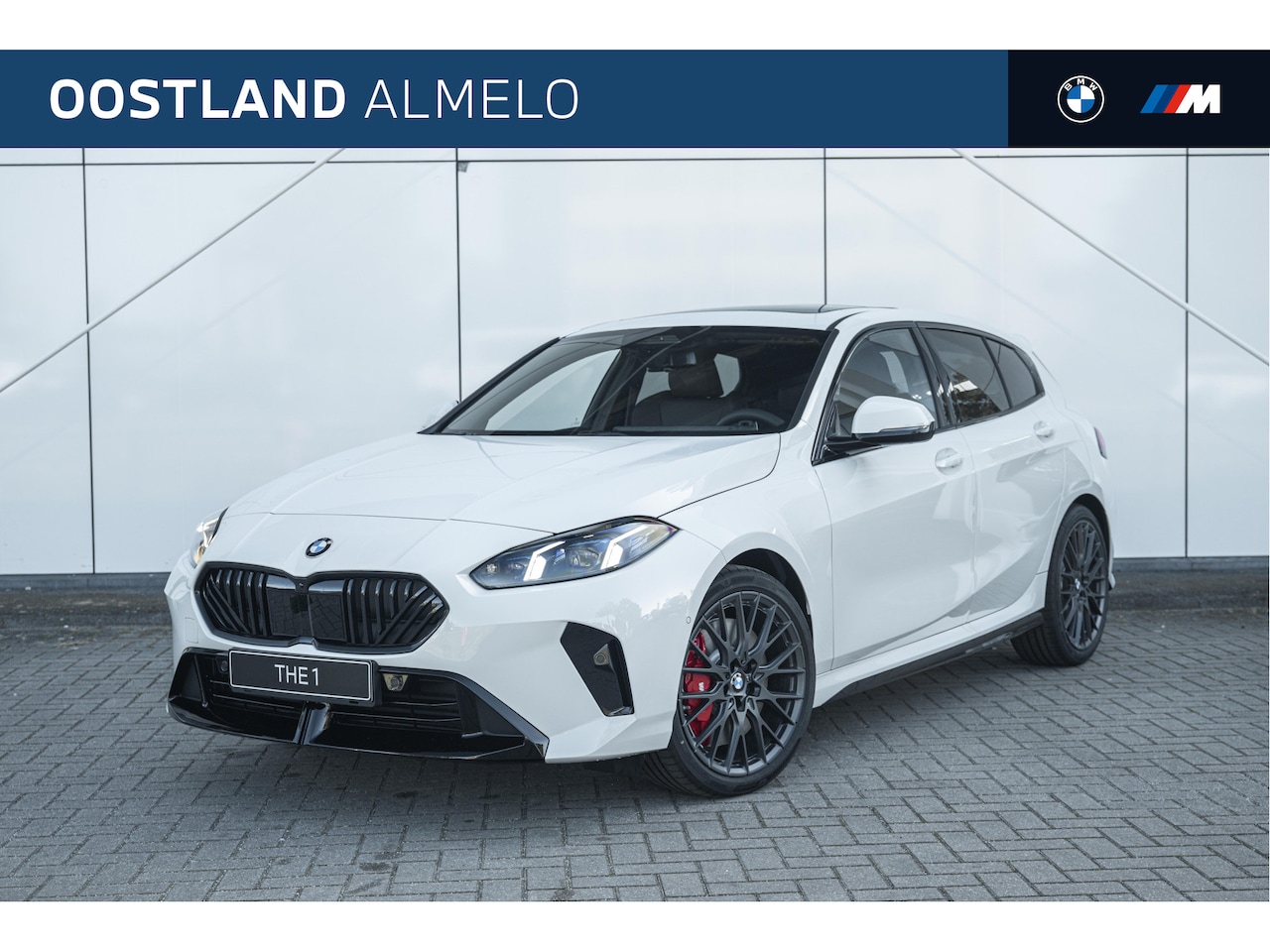 BMW 1-serie - 120 M Sport Automaat / Panoramadak / Sportstoelen / Achteruitrijcamera / M Adaptief onders - AutoWereld.nl