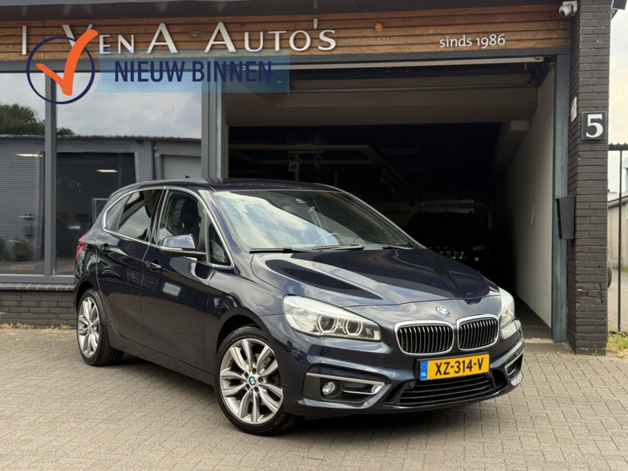BMW 2-serie Active Tourer - 220i High Exec. - AutoWereld.nl