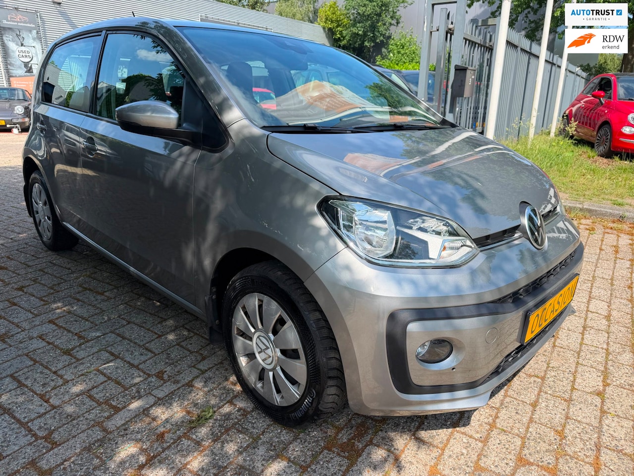 Volkswagen Up! - 1.0 high up! R-Line 5 deurs, camera, clima, cruise controle, elec pakket, stoel verwarming - AutoWereld.nl