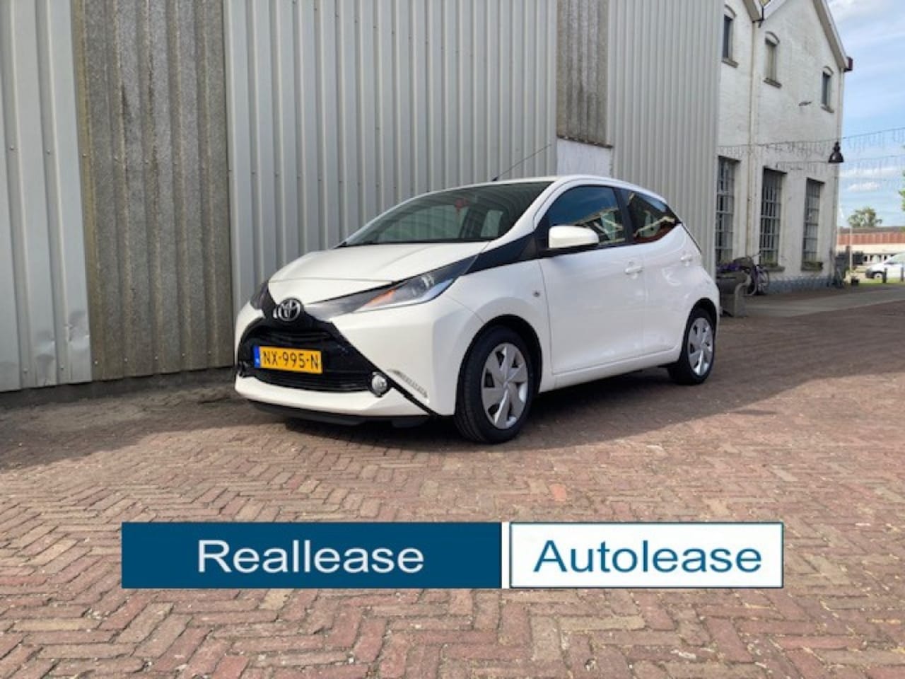 Toyota Aygo - 1.0 VVT-i X-play Achteruitrijcamera Airco - AutoWereld.nl