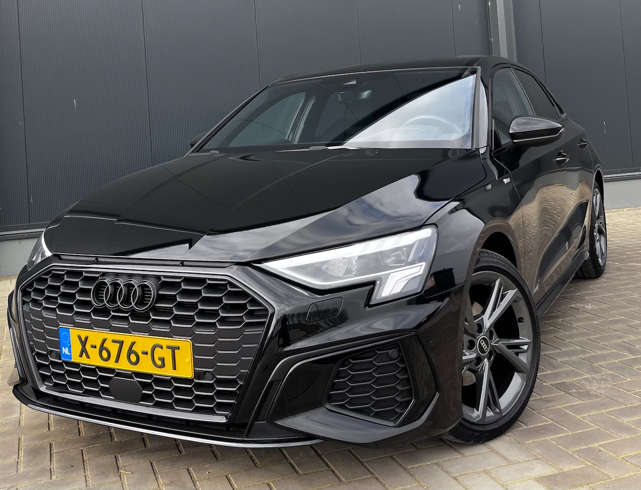 Audi A3 Sportback - 35 TFSI S edition Zwart interieur - AutoWereld.nl