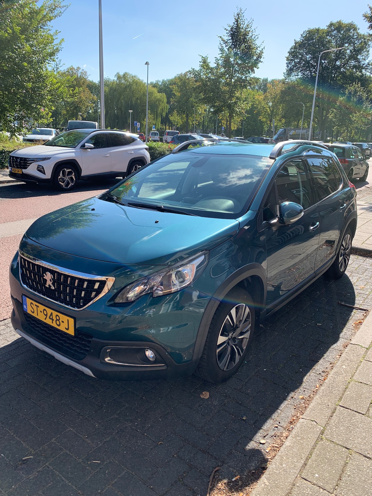 Peugeot 2008 - 1.2 PureTech Allure - AutoWereld.nl