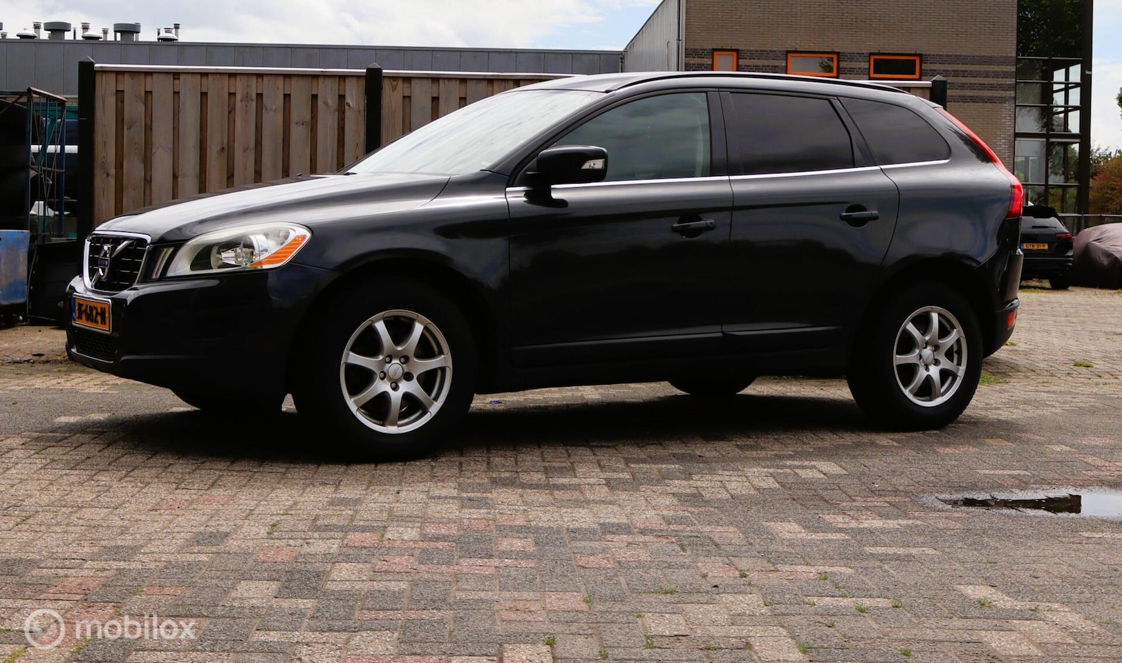 Volvo XC70 - 2.4 D5 Momentum 2.4 D5 Momentum - AutoWereld.nl