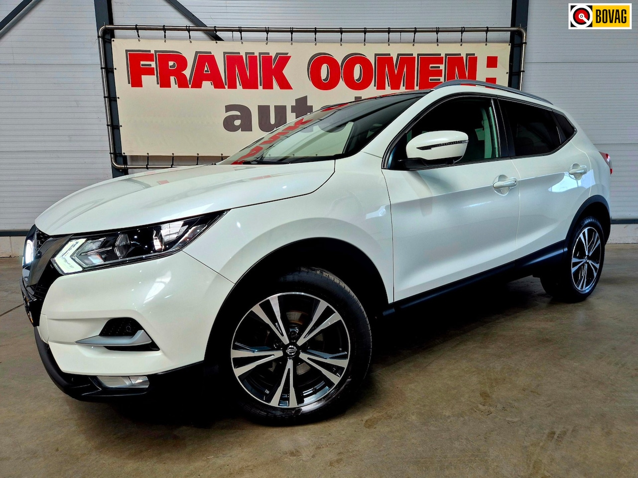 Nissan Qashqai - 1.3 DIG-T 159PK N-Connecta + Panorama|Trekhaak|Parelmoer|360 camera|Keyless|Lane|DAB|Navi| - AutoWereld.nl