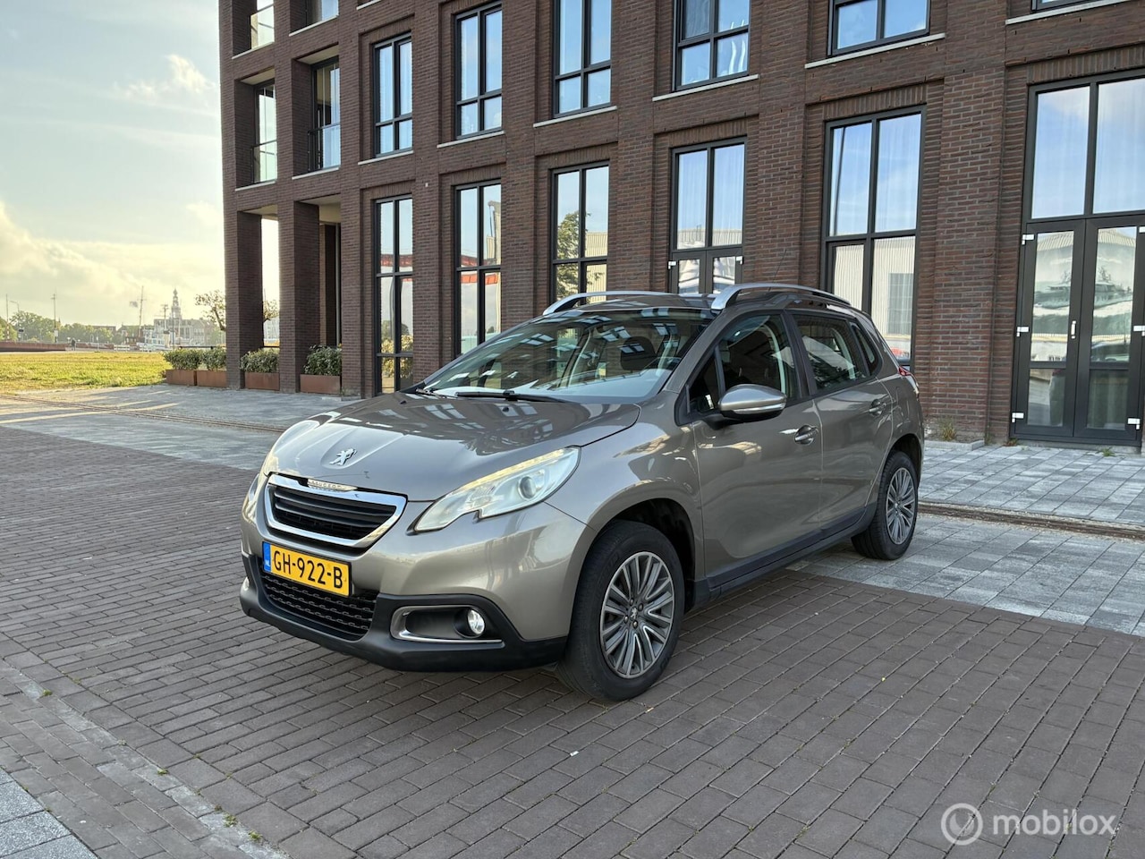 Peugeot 2008 - 1.2 PureTech Allure Airco km99.689 Nap BJ2015 - AutoWereld.nl