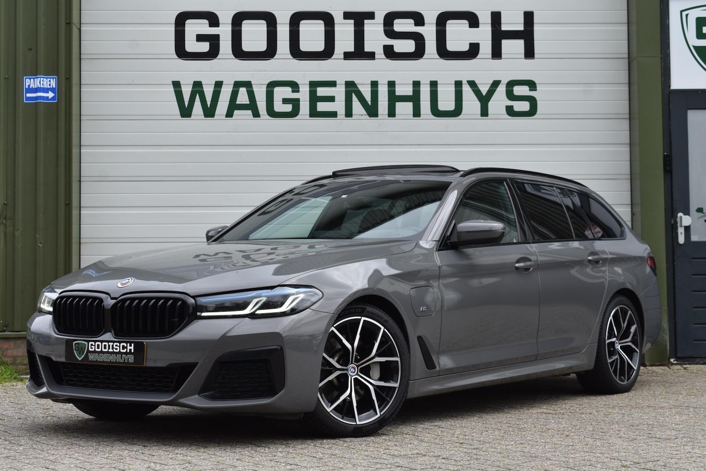 BMW 5-serie Touring - 530e Business Ed. Plus M Sport | Laser | Pano | HUD | Trekhaak | - AutoWereld.nl