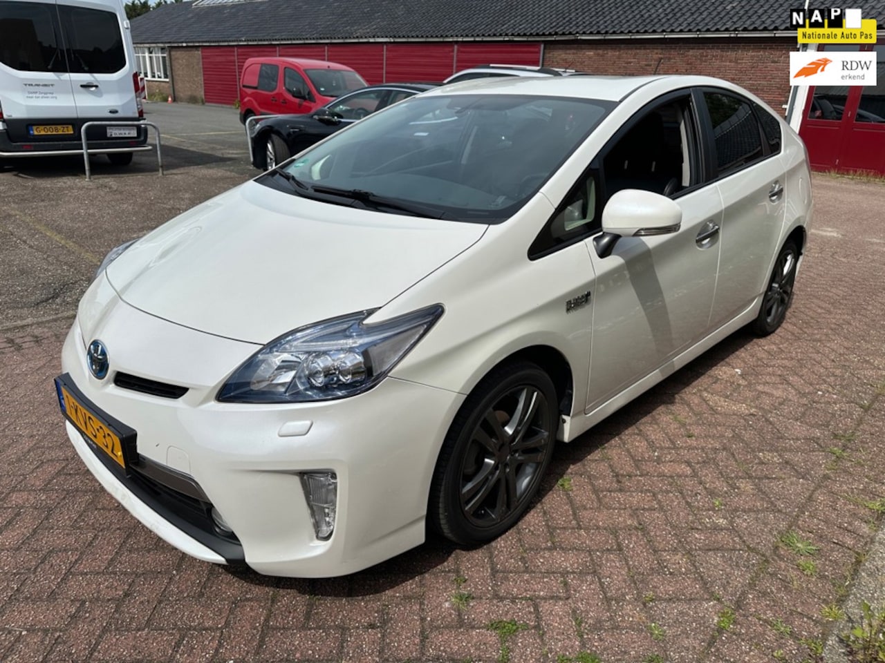 Toyota Prius - 1.8 Plug-in Dynamic Business LEER NAVI CAMERA DEALEROH - AutoWereld.nl