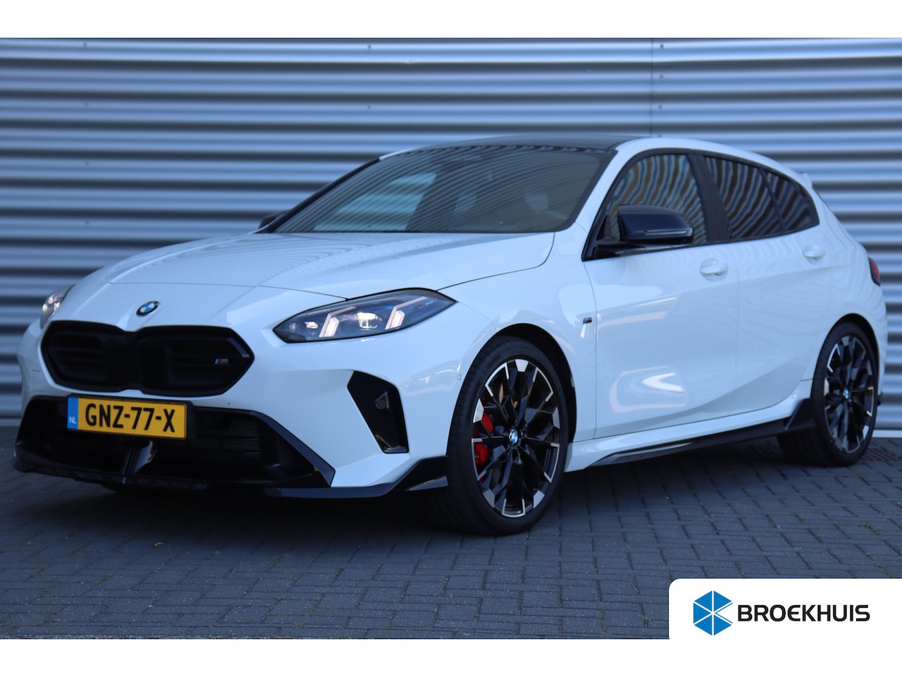 BMW 1-serie - 1-Serie M135 xDRIVE 300PK AUTOMAAT / NAVI / LEDER / CLIMA / LED / PDC / HUD / 19" LMV / CA - AutoWereld.nl