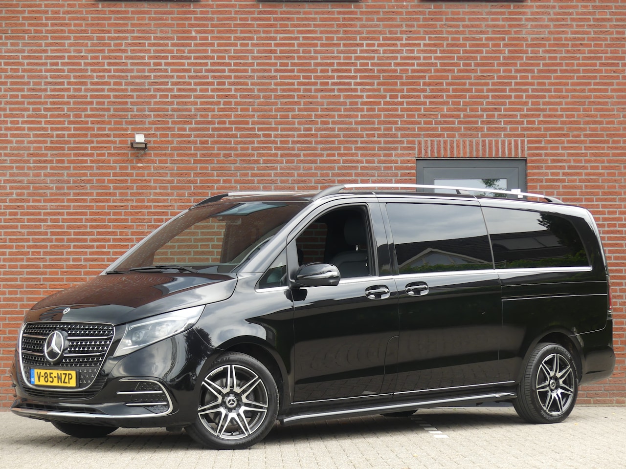 Mercedes-Benz V-klasse - 300d Extra Lang AMG Dubbel Cabine LED/LEER/Elek deuren - AutoWereld.nl