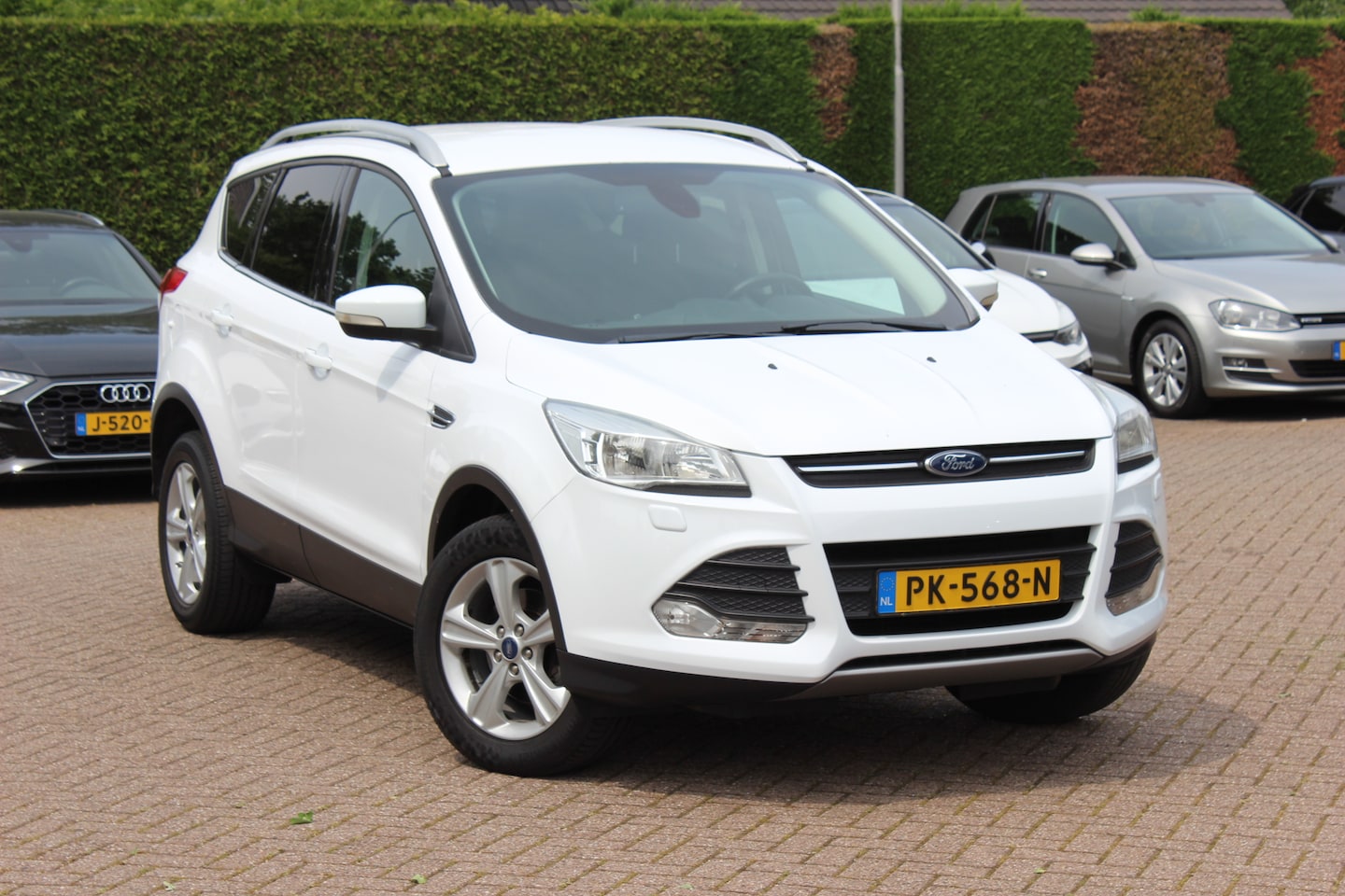 Ford Kuga - 1.5 Titanium 150pk / Nieuwe Distributieriem / Trekhaak / Navigatie / Parkeerhulp achter / - AutoWereld.nl