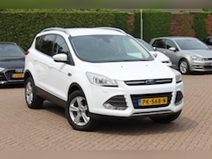 Ford Kuga - 1.5 Titanium 150pk / Nieuwe Distributieriem / Trekhaak / Navigatie / Parkeerhulp achter /