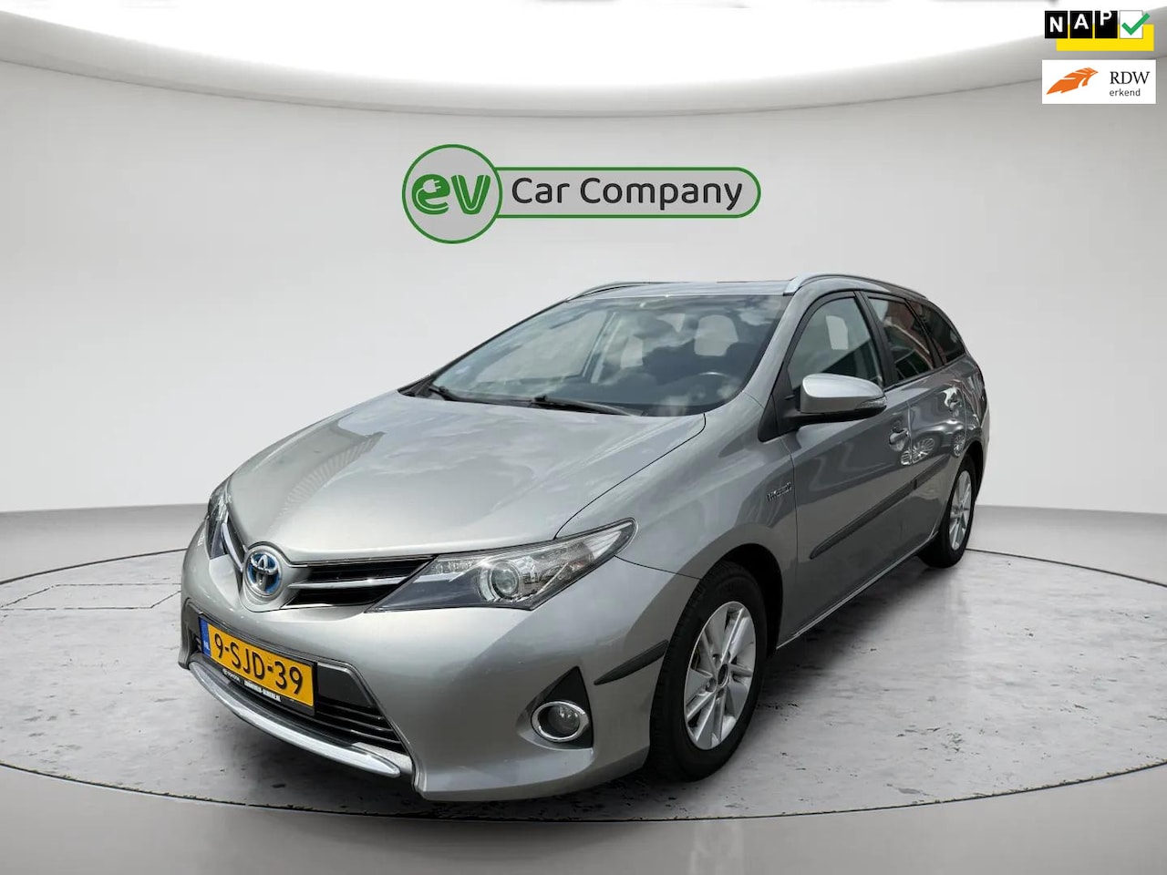 Toyota Auris Touring Sports - 1.8 Hybrid Aspiration | Nieuwe APK | Camera | Cruise Control | Climate Control - AutoWereld.nl