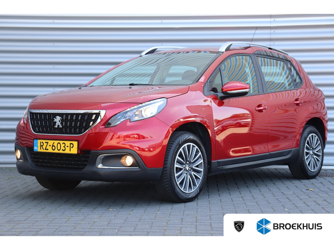 Peugeot 2008 - 1.2 PURETECH 110PK BLUE LION / NAVI / AIRCO / LED / PDC / TREKHAAK / BLUETOOTH / CRUISECO - AutoWereld.nl