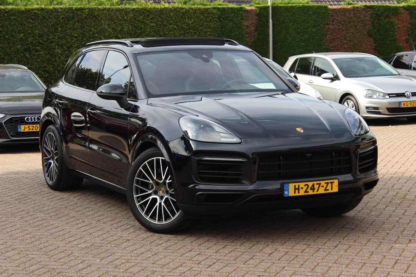 Porsche Cayenne - 3.0 E-Hybrid / Trekhaak / Panoramadak / 360Camera / Softclose / Bose / 21'' / Luchtvering - AutoWereld.nl