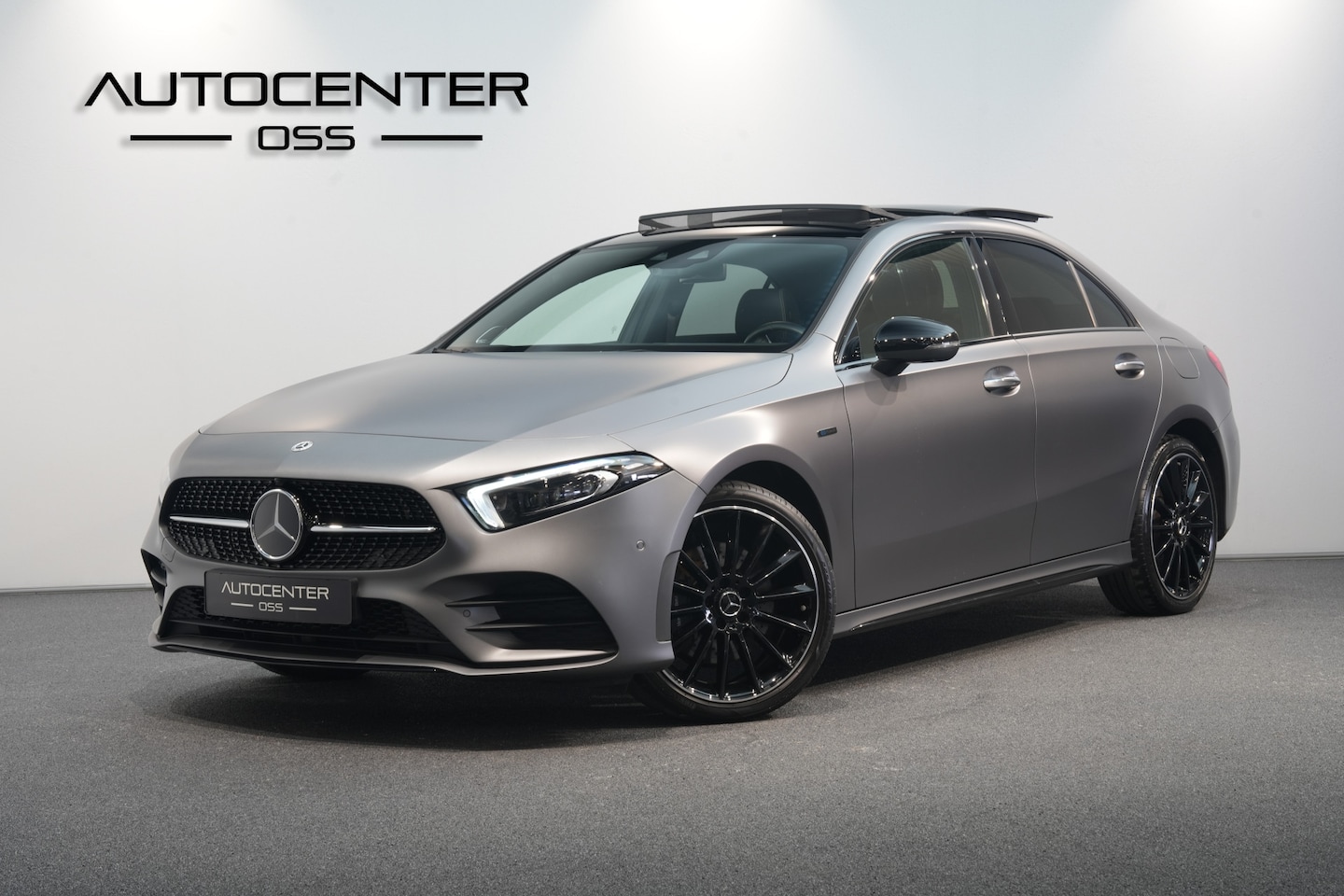 Mercedes-Benz A-klasse - 250 e Limousine AMG MAGNO MAT ✅ VOL OPTIE ✅ 360 CAM ✅ KEYLESS ✅ HEAD-UP ✅ BURMESTER ✅ PANO - AutoWereld.nl