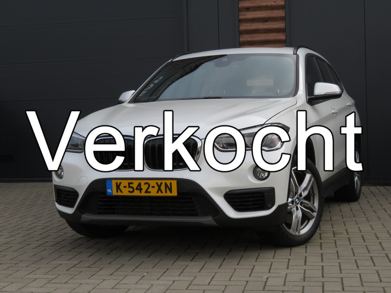 BMW X1 - xDrive20i High Executive Airco Cr-Control Panoramadak Trekhaak - AutoWereld.nl