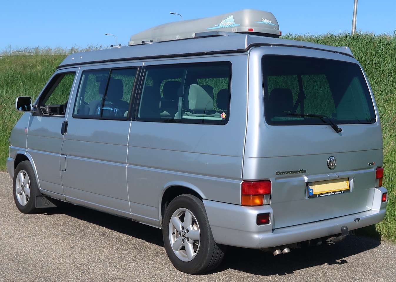 Volkswagen T4 - Caravelle lange wielbasis (wijsneusmodel) Personenbus / Camper 2.5 TDI 151 pk - AutoWereld.nl