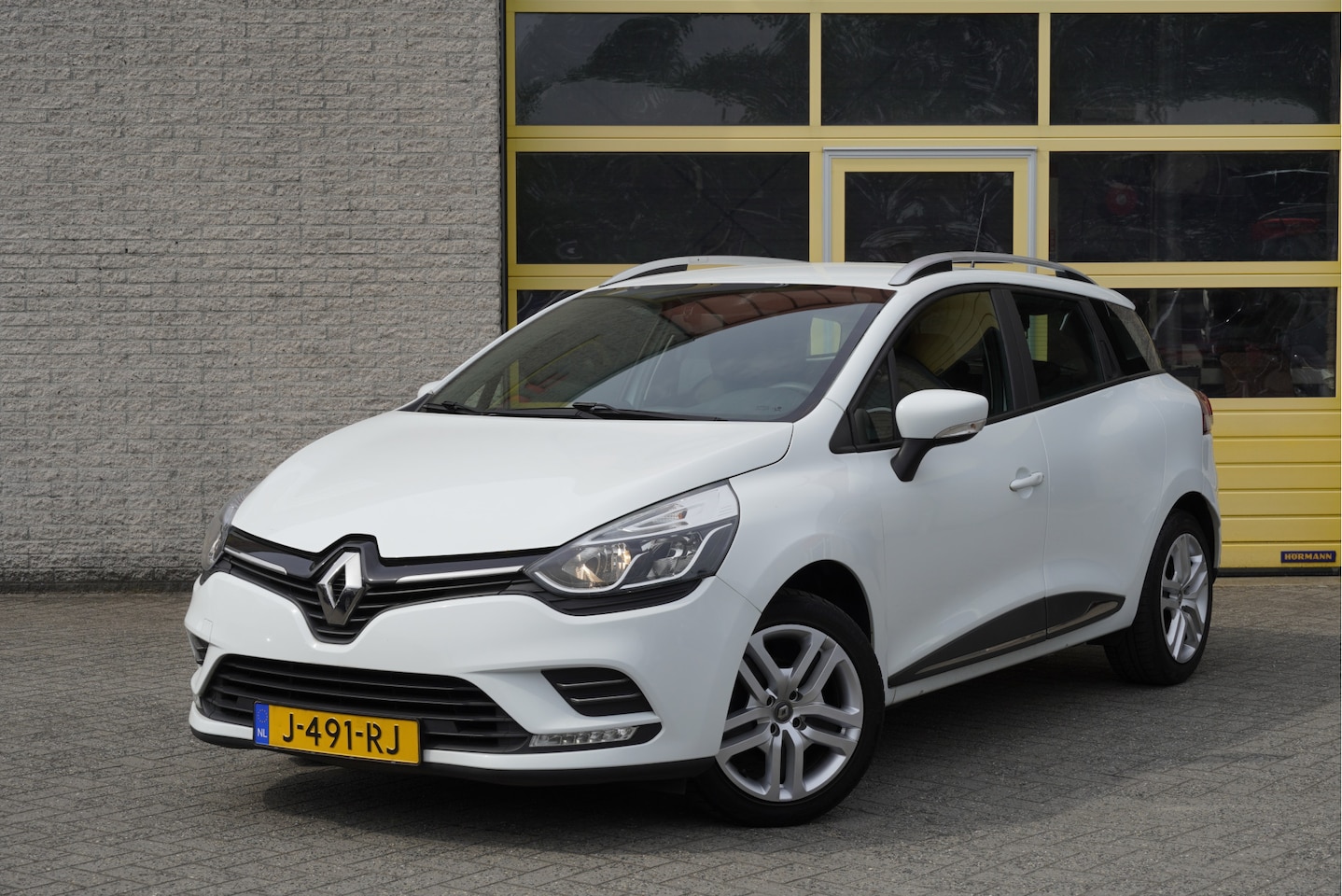 Renault Clio Estate - 0.9 TCe Zen BJ2020 Led | Navi | Airco | Cruise control | Getint glas - AutoWereld.nl