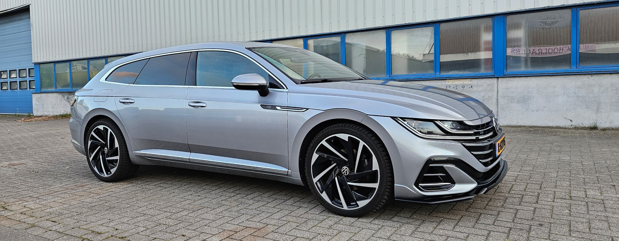 Volkswagen Arteon Shooting Brake - 2.0 TSI R-Line Business - AutoWereld.nl