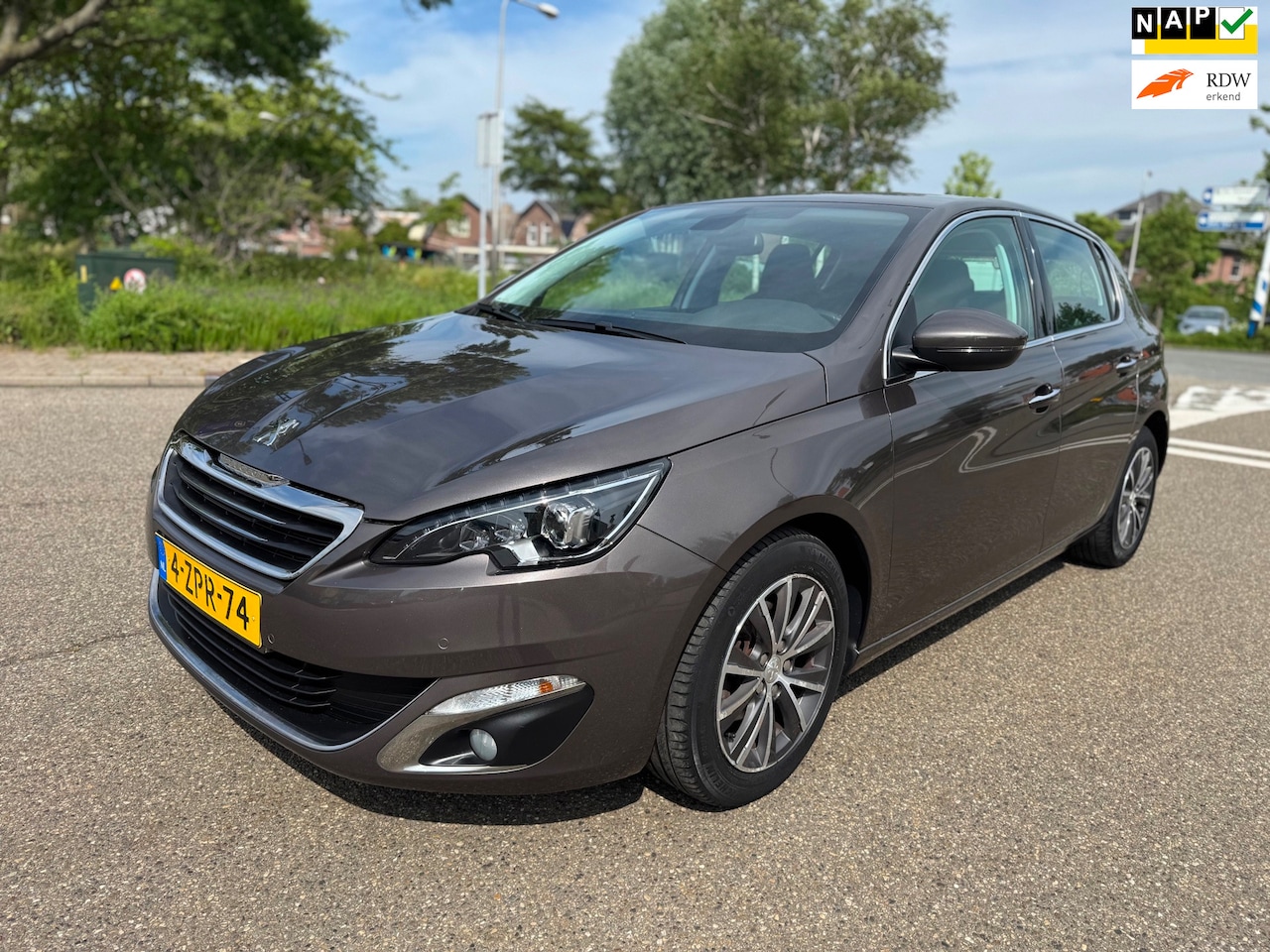 Peugeot 308 - 1.2 PureTech Allure /dealer.onderhouden / airco / cruise.control / elek.pakket / lmv / pdc - AutoWereld.nl