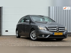 Mercedes-Benz B-klasse - 180 Ambition | Stoelverwarming | Cruise | Trekhaak | Nieuwe APK | Zeer nette staat