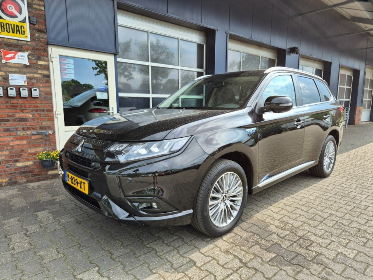 Mitsubishi Outlander - 2.4 PHEV Intense+ 2.4 PHEV INTENSE+, Trekhaak, Carplay, 360 Camera, Zonnedak, Elektrische Achterklep, ALL IN - AutoWereld.nl