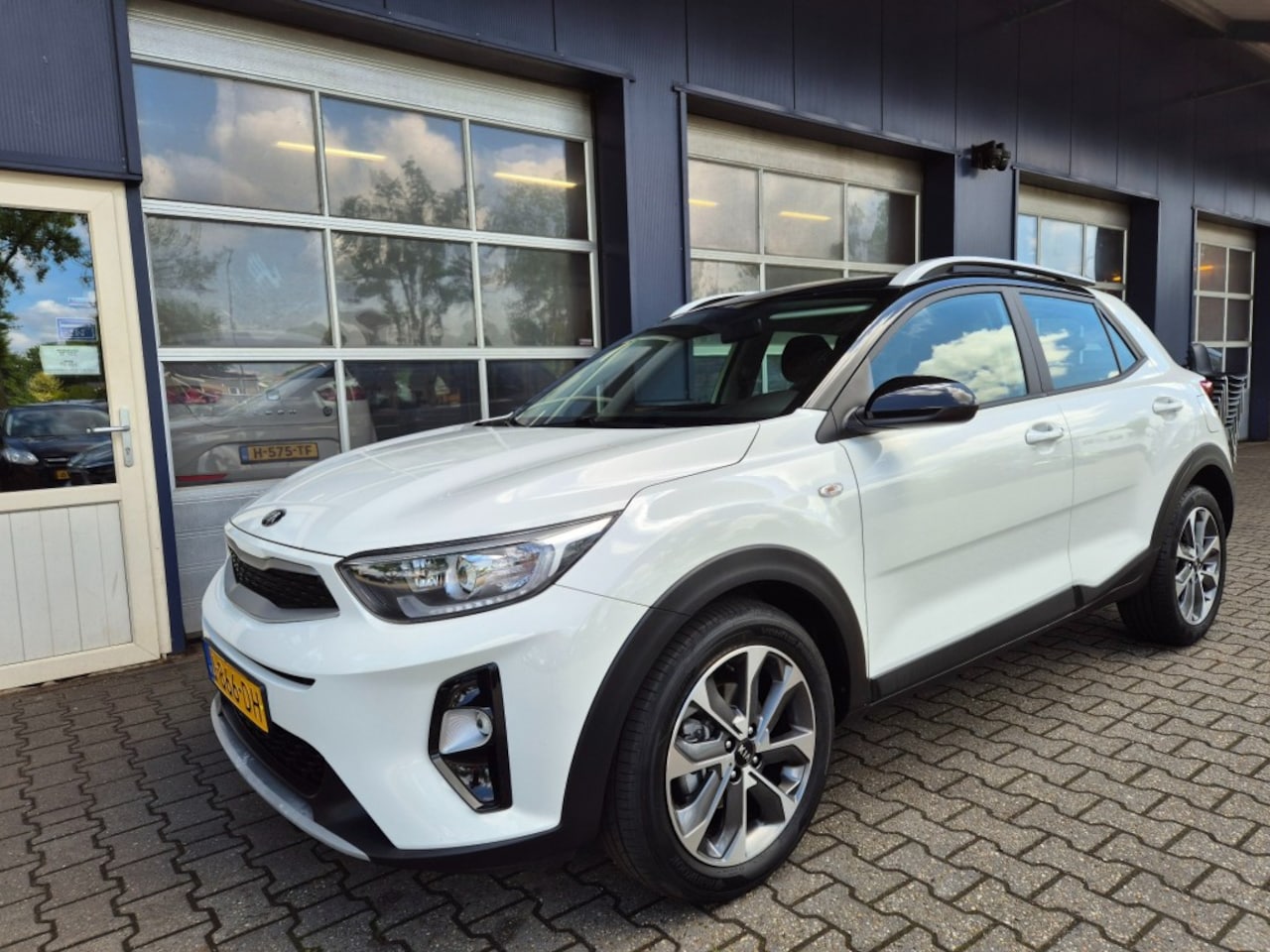 Kia Stonic - 1.0 T-GDi DynamicLine 1.0 T-GDI DYNAMIC LINE, Camera, Carplay, Zwart dak, Navi, Cruise controle, ALL IN prijs! - AutoWereld.nl