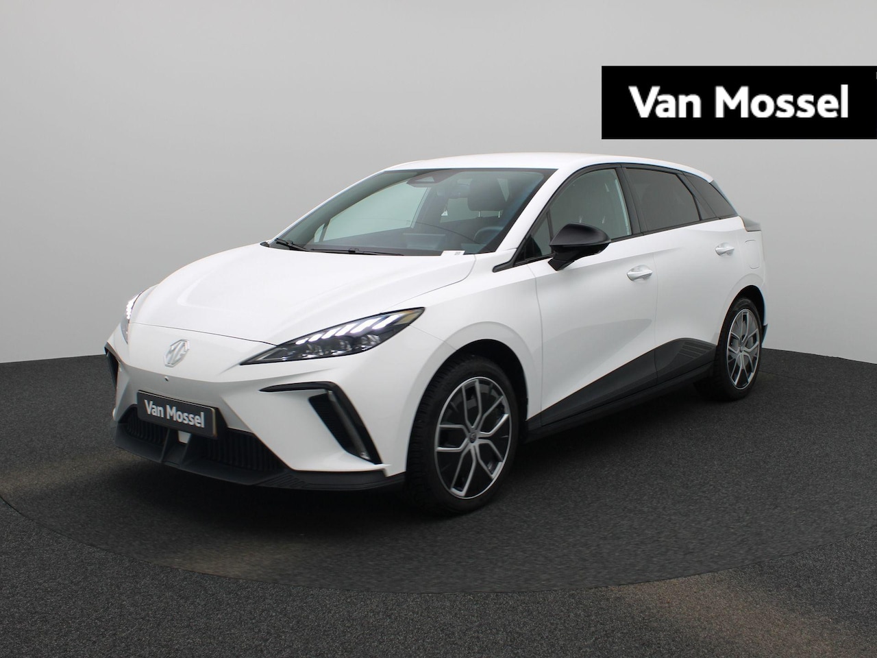 MG MG4 - 64kWh Luxury Long Range | Navi | 360 Camera | Led Koplampen | Apple Carplay | Keyless Entr - AutoWereld.nl