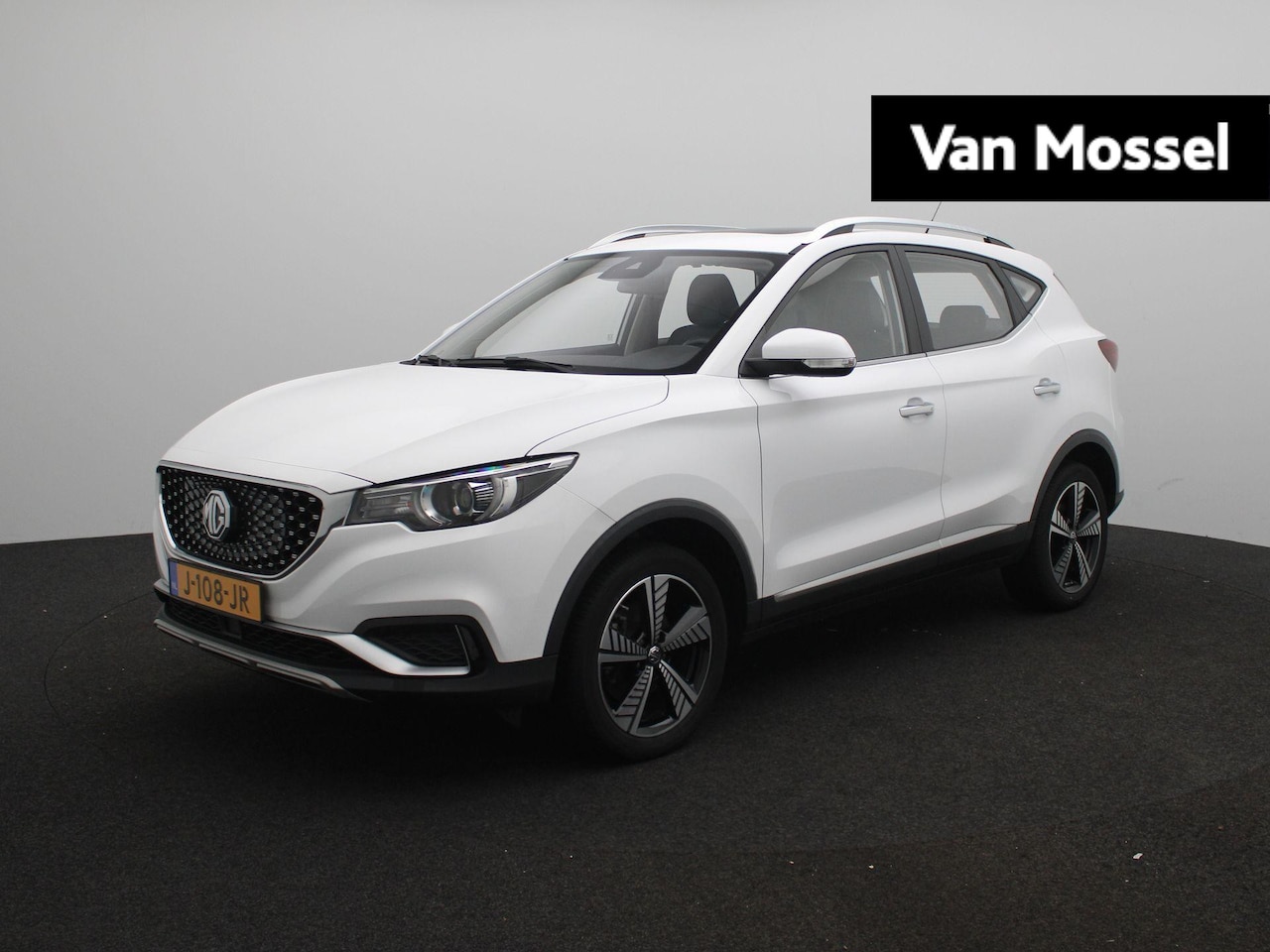 MG ZS - Luxury 45 kWh | Panoramadak | Leder | Trekhaak | Camera | CarPlay | Stoelverwarming | - AutoWereld.nl