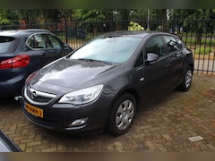 Opel Astra - 1.4 VERSNELLINGSBAK VAST, DEFECT