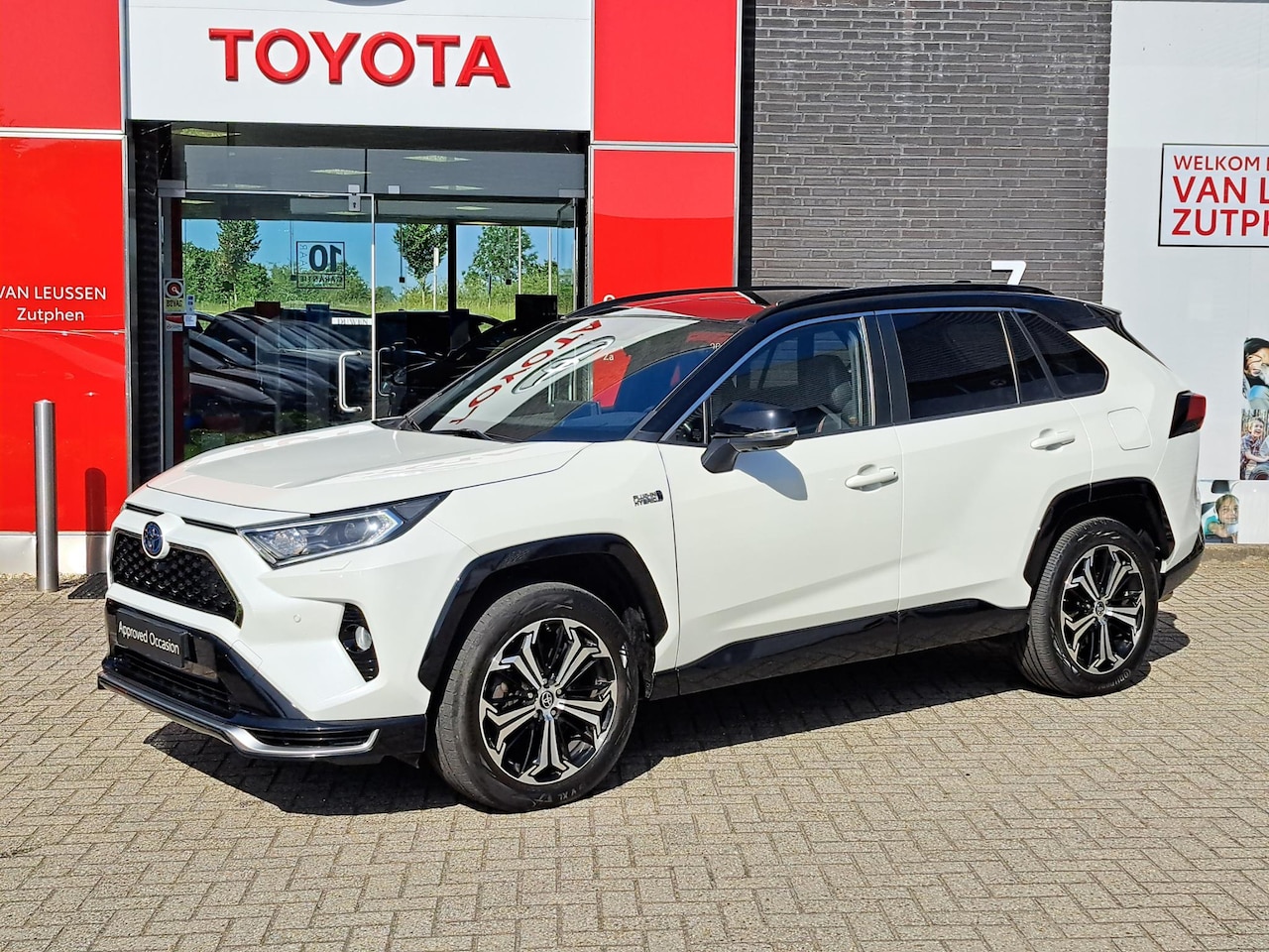 Toyota RAV4 - 2.5 Plug-in Hybrid AWD Bi-Tone Plus AFN. TREKHAAK STOELVENTILATIE/VERWARMING STUURWIELVERW - AutoWereld.nl