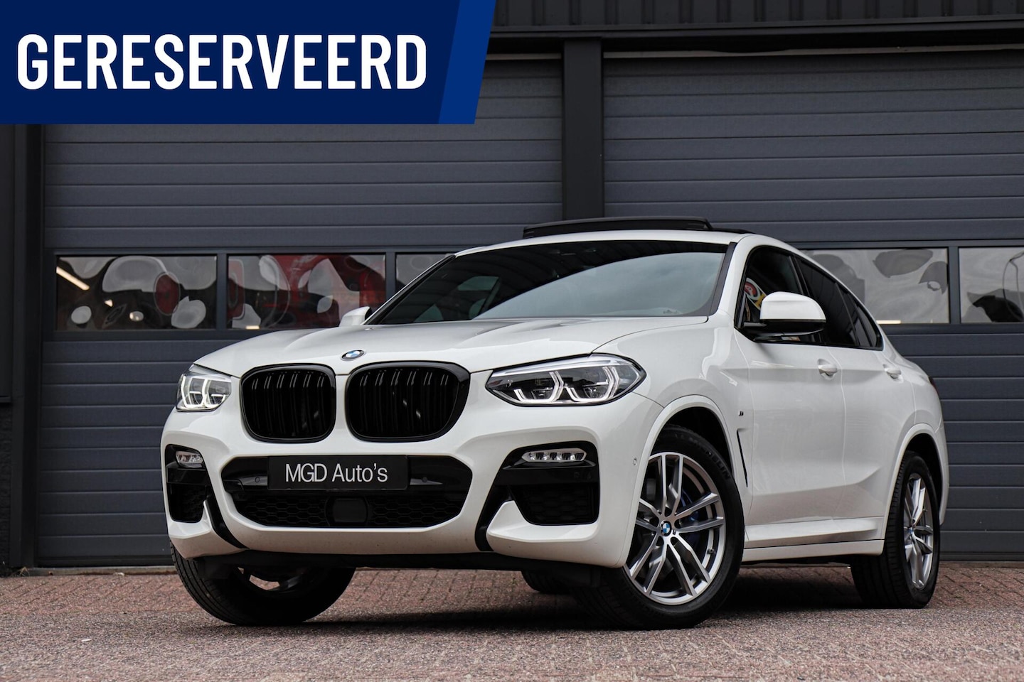 BMW X4 - xDrive30i M-Sport M-Pakket /PANODAK/HUD/KEYLESS/CARPLAY/CAMERA/STOELVERW. + VENTL./ACC! - AutoWereld.nl