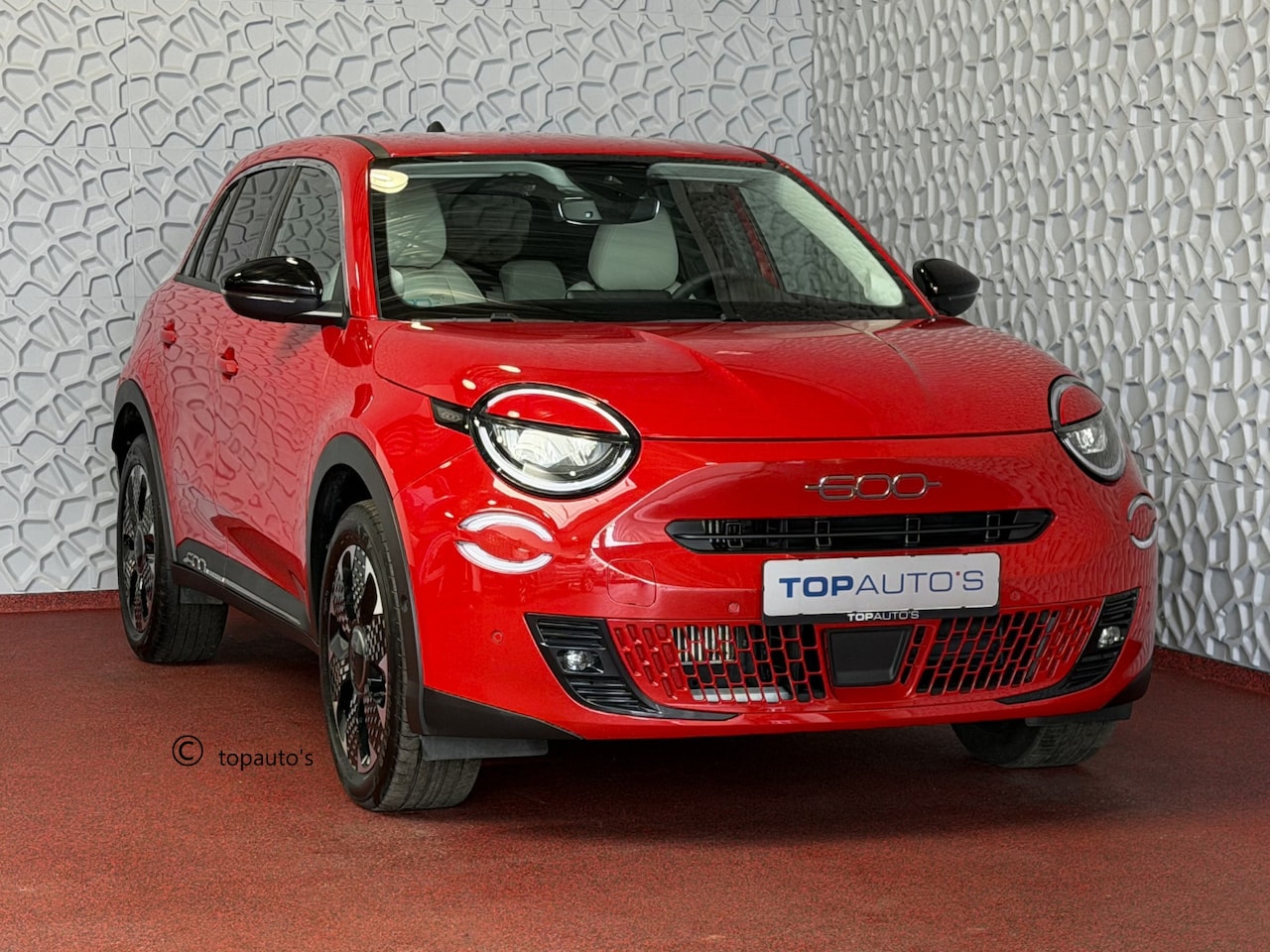 Fiat 600 - 1.2 Full Options • Leder • Massage • Camera • Hybrid La Prima • CarPlay • ACC • Elek. Klep - AutoWereld.nl