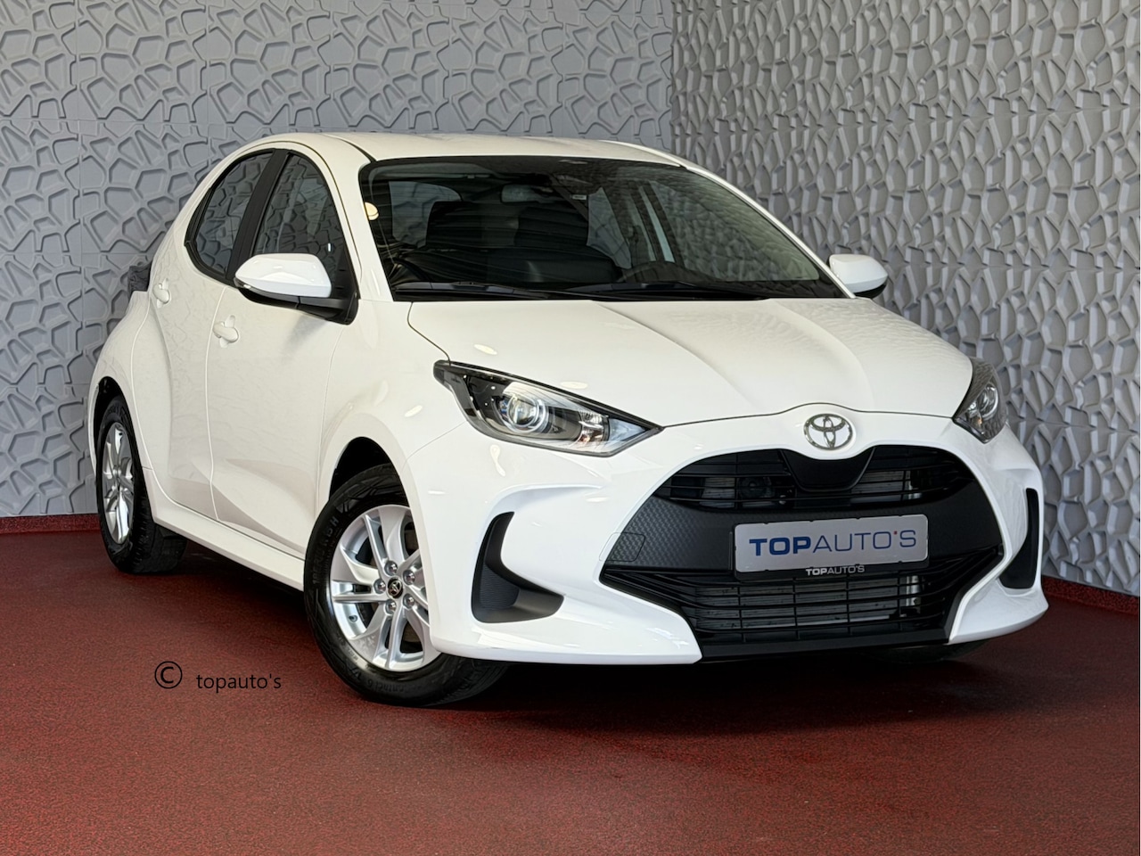 Toyota Yaris - 1.5 HYBRID STOEL/STUUR VERW CARPLAY CAMERA LMV ADAP.CRUISE ✅ Top Auto's Wijchen , Al 30 Ja - AutoWereld.nl