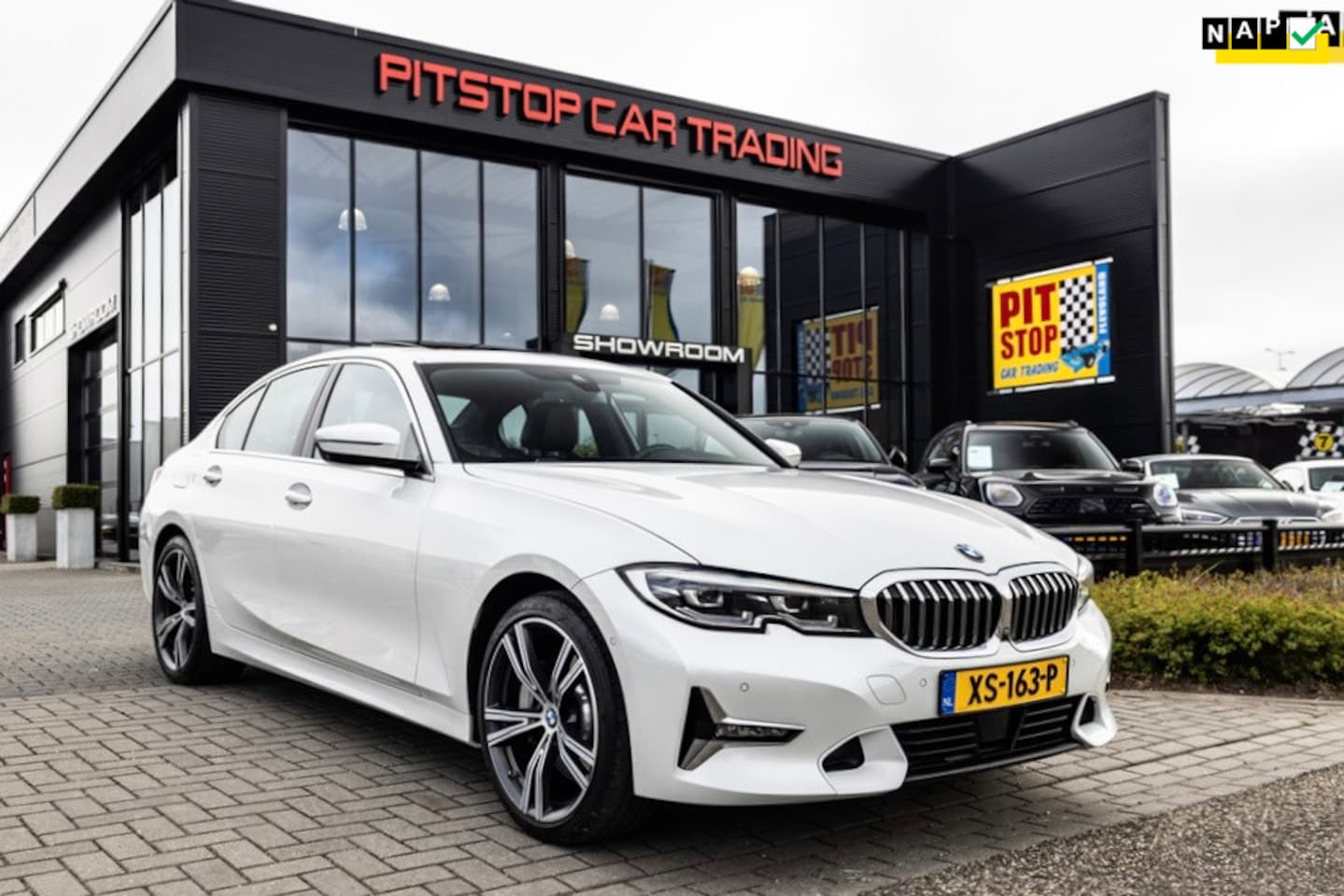BMW 3-serie - 330i High Executive 330i High Executive, Schuifdak, H&K Audio, Volleder, NL Auto! - AutoWereld.nl