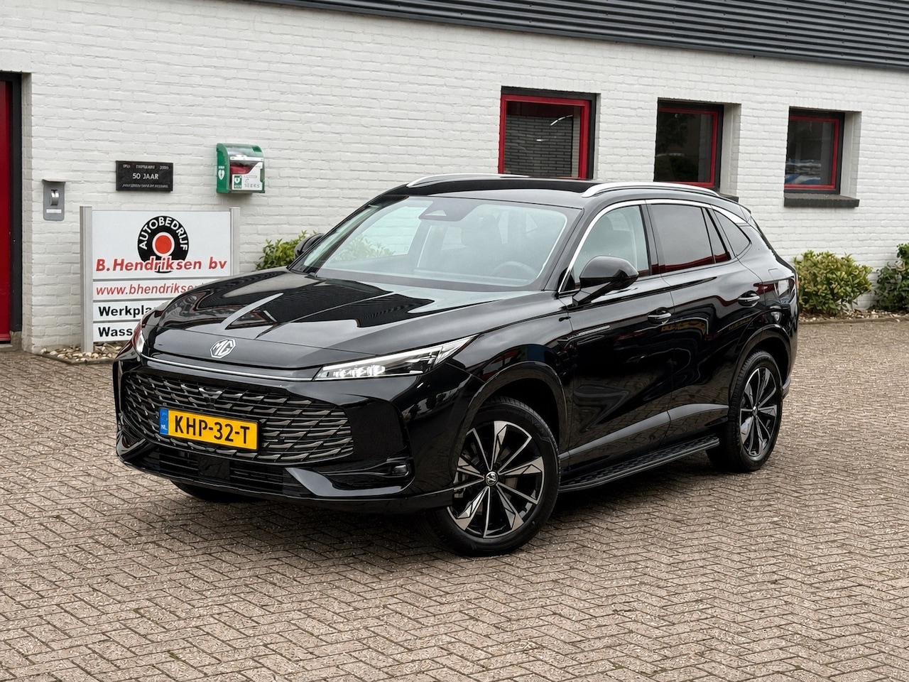 MG HS - 1.5T GDI Aut Comfort/ Nieuwe voorraad auto/ 100 KM elektrisch bereik/ Camera achter/ Apple - AutoWereld.nl