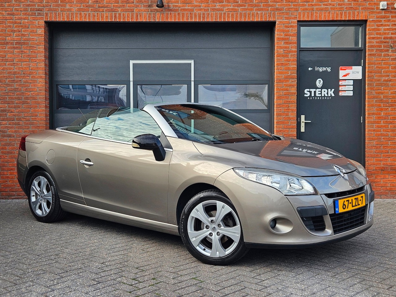 Renault Mégane coupé cabriolet - 2.0 Dynamique Leer Navi Trekhaak - AutoWereld.nl
