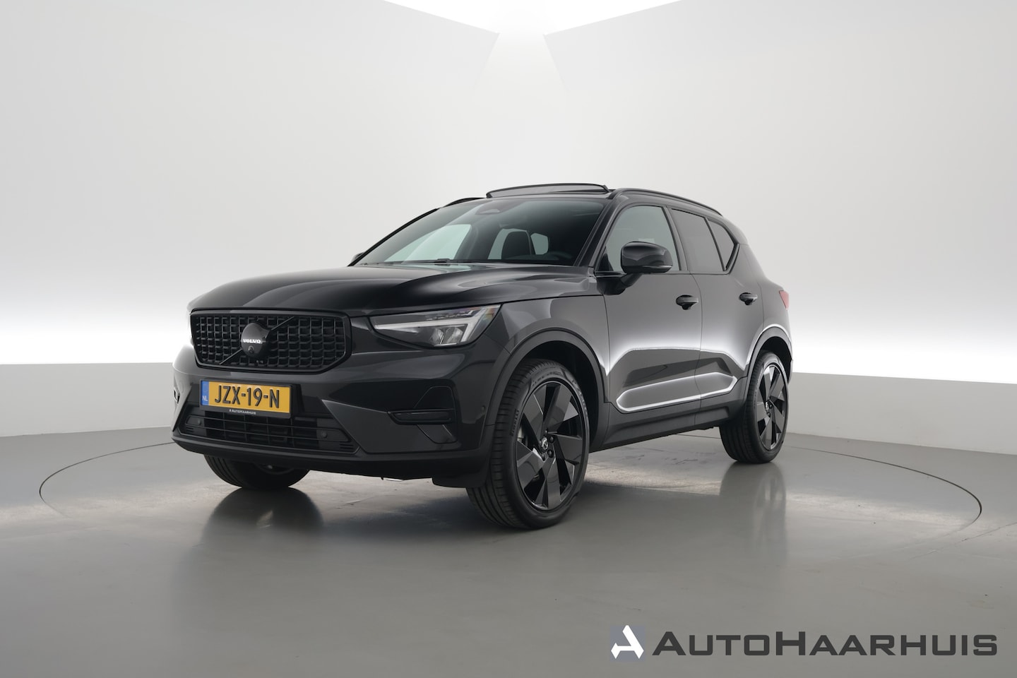 Volvo XC40 - 2.0 B3 Ultra Black Edition | Rijklaar! | S/K-Dak | Harman/Kardon | Bliss | Stuur-stoel+Voo - AutoWereld.nl
