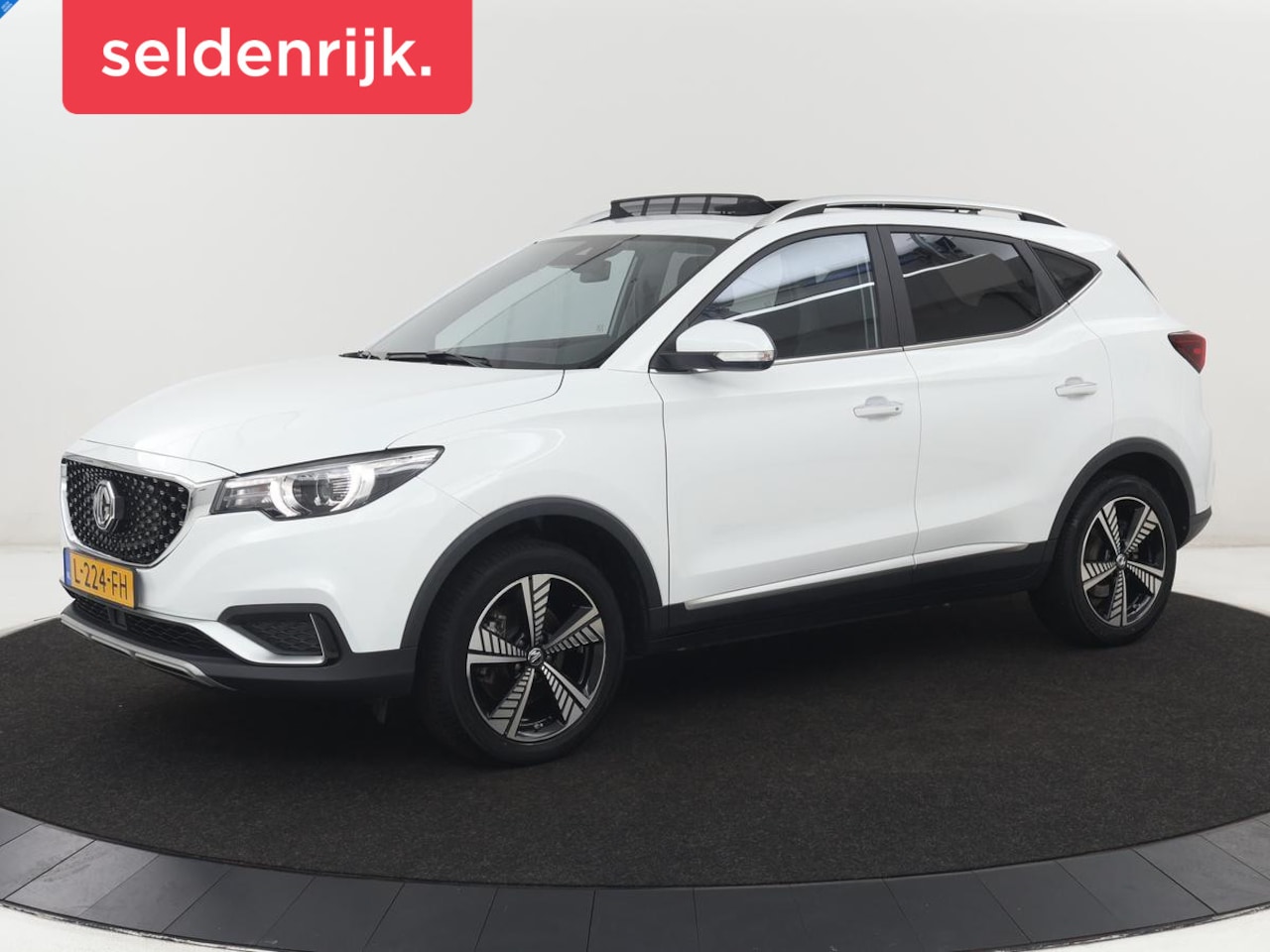 MG ZS - MG Luxury 45 kWh | SOH 91,3% | Panoramadak | Leder | Stoelverwarming | Trekhaak | Adaptive - AutoWereld.nl