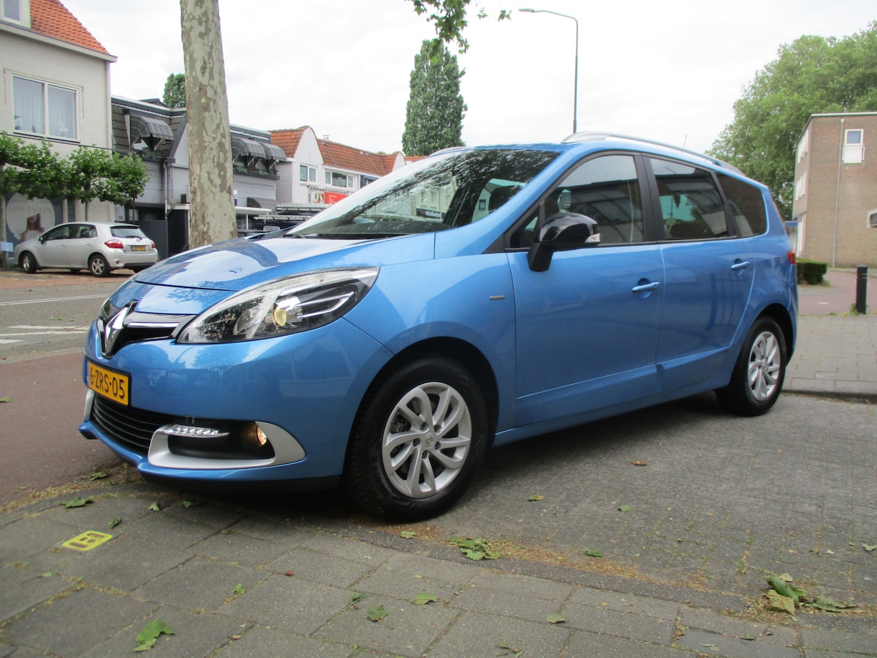 Renault Grand Scénic - 1.2 TCe Limited / AIRCO / NAVI / P.D.C / TREKHAAK / 141dkm - AutoWereld.nl
