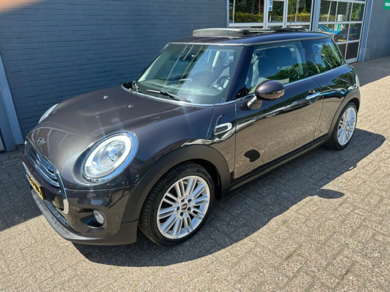 MINI 3-Deurs - 1.5 Cooper Chili / Panorakadak / Gratis afleverpakket ! incl bovag garantie - AutoWereld.nl