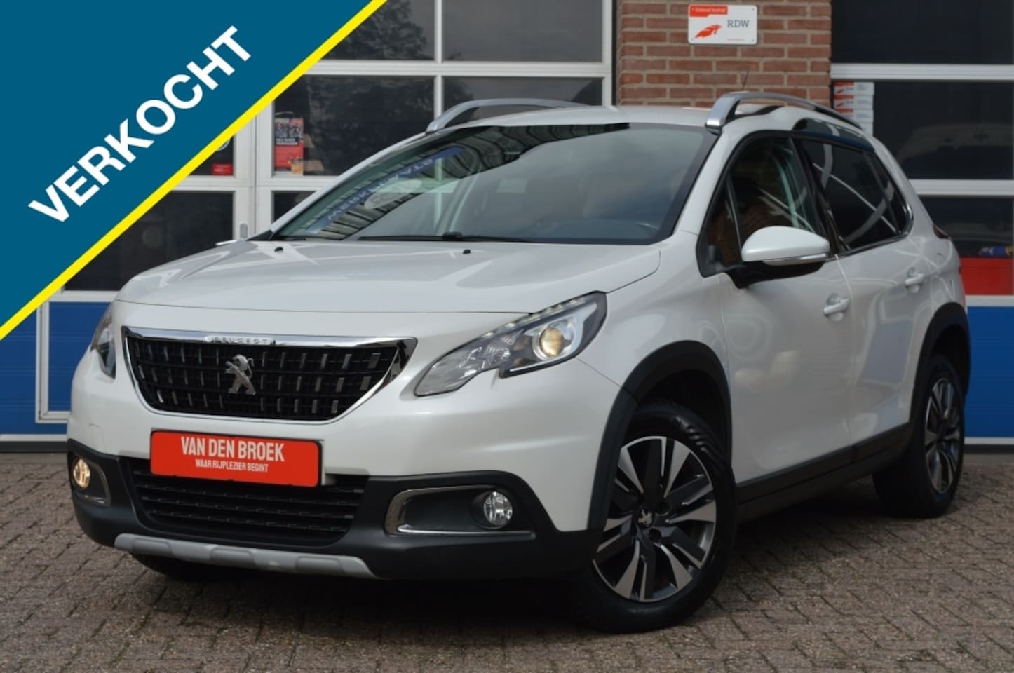 Peugeot 2008 - 1.2 PureTech Allure | AUT - CAMERA - AutoWereld.nl