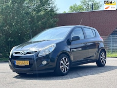 Hyundai i20 - 1.2i Business Edition 5DR*Clima*Nieuwe APK*NAP*LM velgen*Elektrische ramen